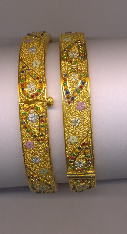 GOLD BANGLE