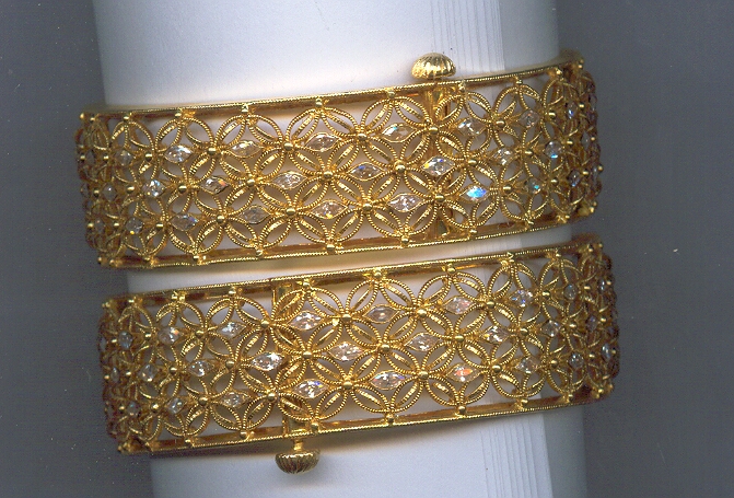 GOLD BANGLE ANTIQUE EXCLUSIVE
