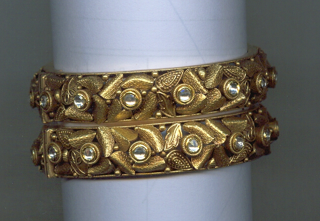 GOLD BANGLE ANTIQUE EXCLUSIVE