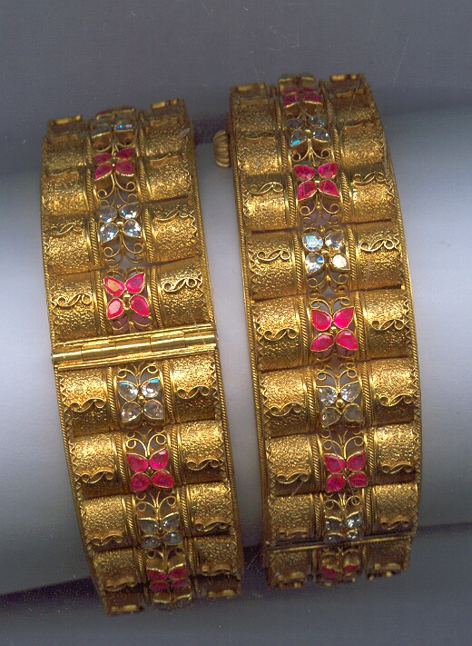 GOLD BANGLE ANTIQUE EXCLUSIVE