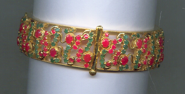 GOLD BANGLE DESIGNER EXCLUSIVE