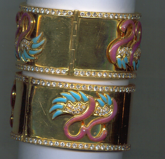 GOLD BANGLE DESIGNER EXCLUSIVE