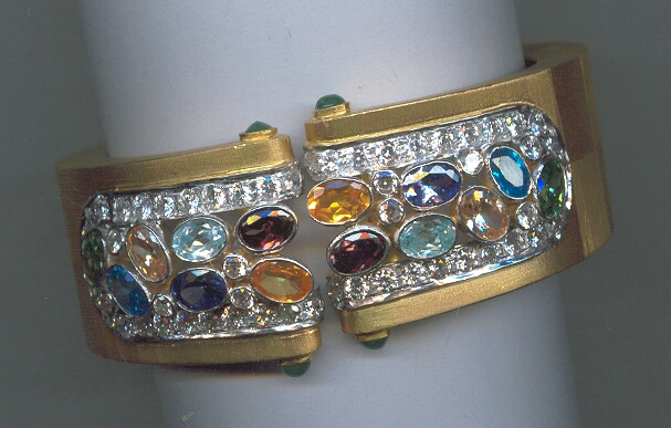 GOLD BANGLE DESIGNER EXCLUSIVE