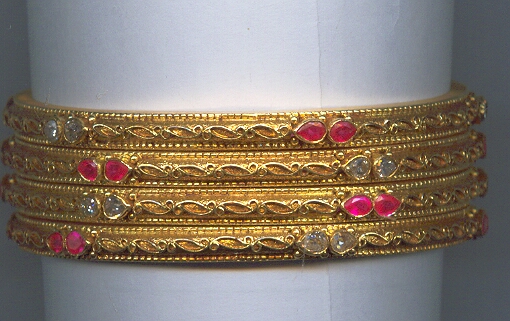 GOLD BANGLE DESIGNER EXCLUSIVE