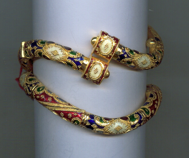 GOLD BANGLE DESIGNER EXCLUSIVE