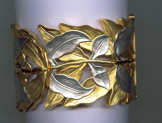 GOLD BANGLE DESIGNER EXCLUSIVE