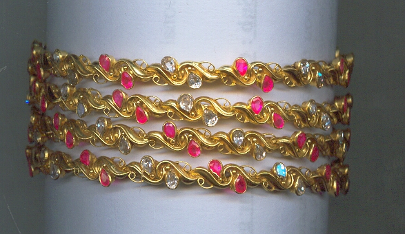 GOLD BANGLE DESIGNER EXCLUSIVE