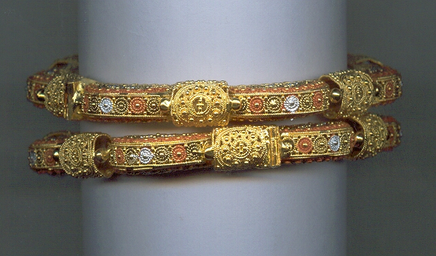 GOLD BANGLE PLAIN EXCLUSIVE