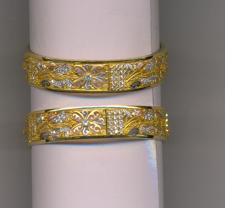 GOLD BANGLE PLAIN EXCLUSIVE