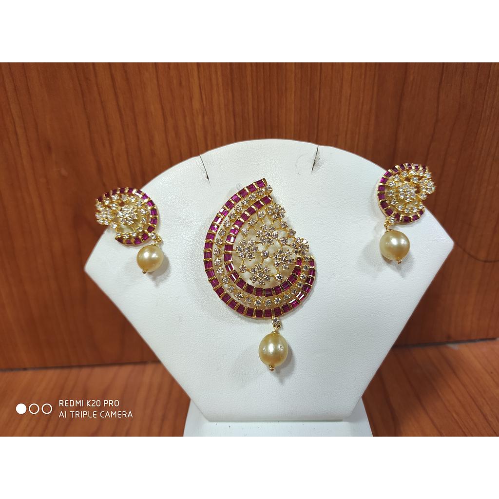 DIAMOND SET PENDENT