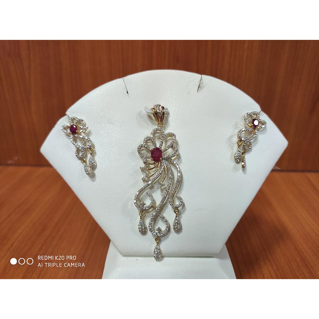 DIAMOND SET PENDENT