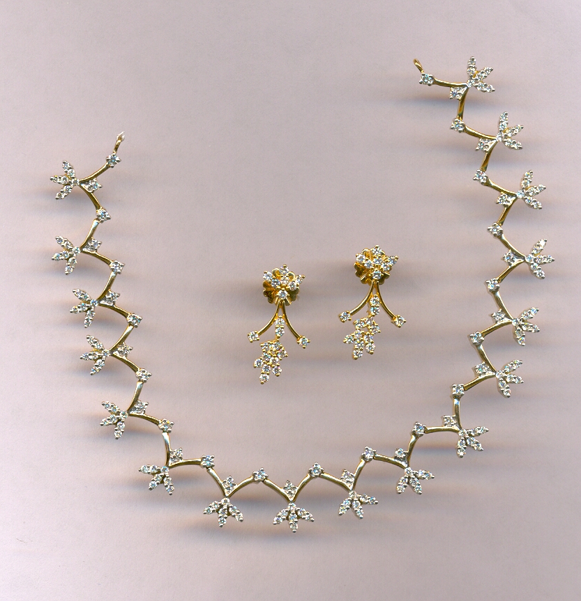 DIAMOND FULL SET PENDENT