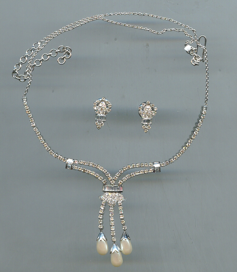 DIAMOND FULL SET PENDENT