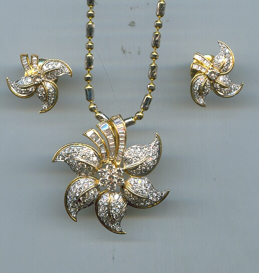 DIAMOND FULL SET PENDENT DESIGNER