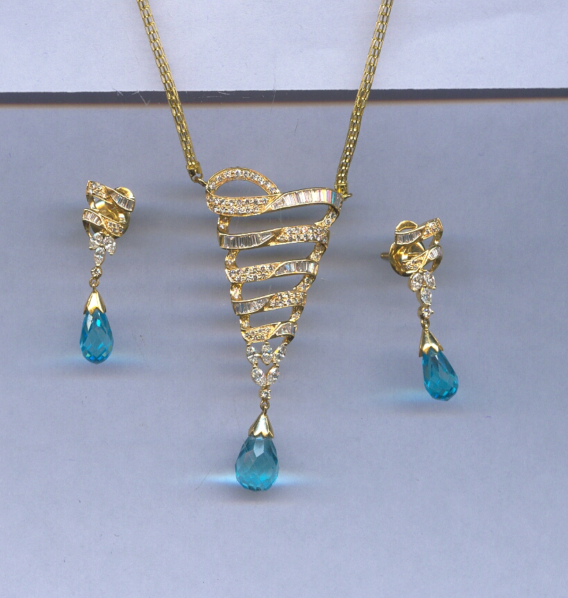 DIAMOND FULL SET PENDENT DESIGNER