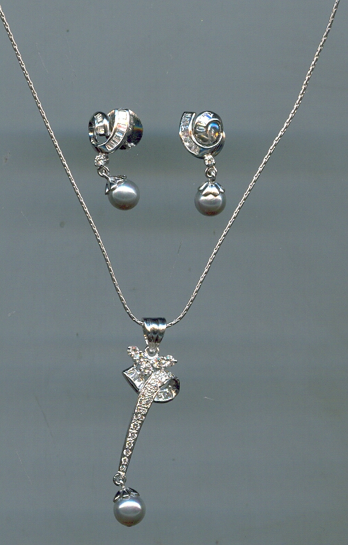 DIAMOND FULL SET PENDENT EXCLUSIVE