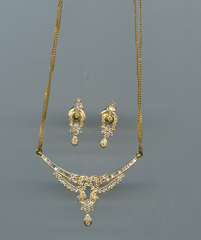 DIAMOND FULL SET PENDENT FANCY