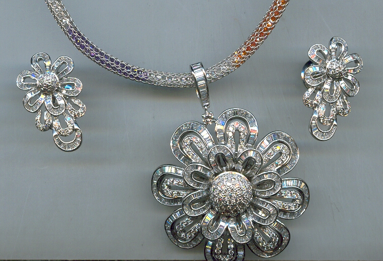DIAMOND FULL SET PENDENT FANCY