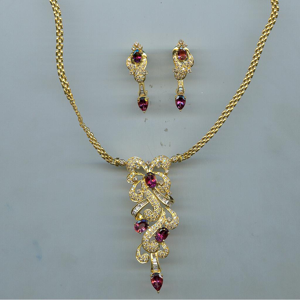 DIAMOND FULL SET PENDENT FANCY