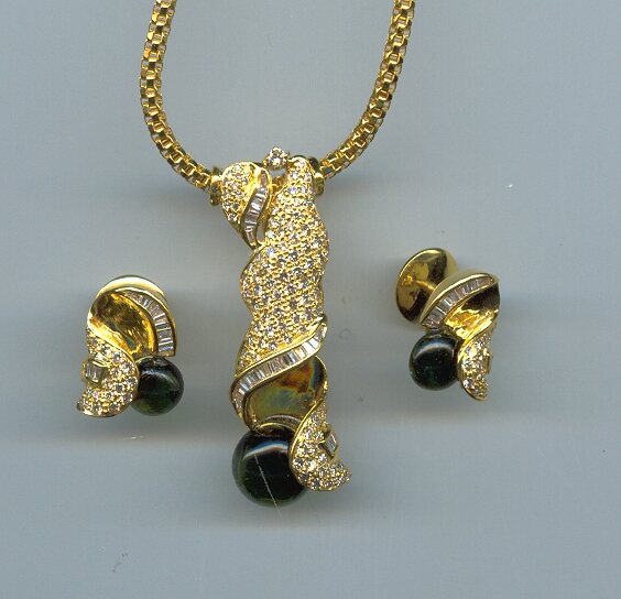 DIAMOND FULL SET PENDENT FANCY