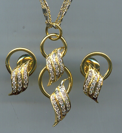DIAMOND FULL SET PENDENT FANCY