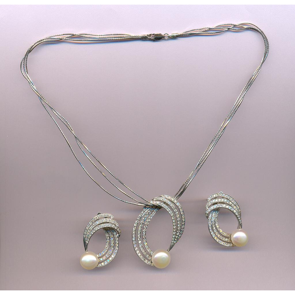 DIAMOND HALF SET PENDENT DESIGNER