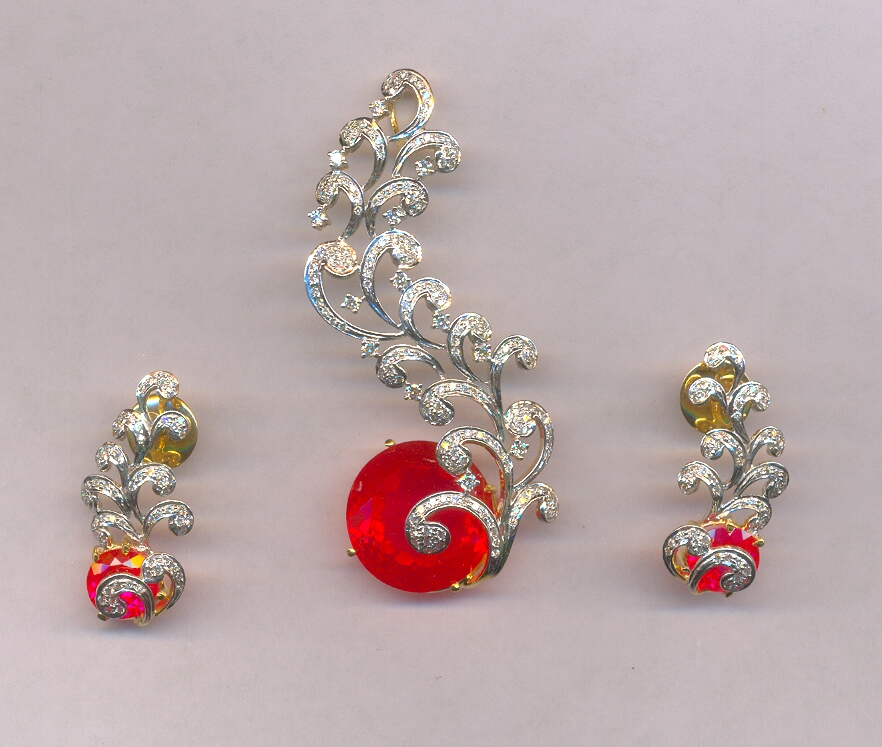 DIAMOND HALF SET PENDENT FANCY