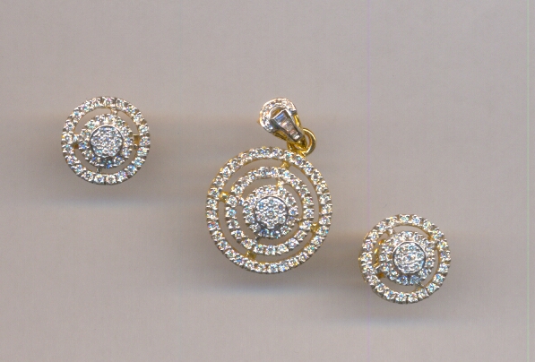 DIAMOND HALF SET PENDENT FANCY