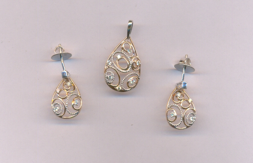 DIAMOND HALF SET PENDENT FANCY