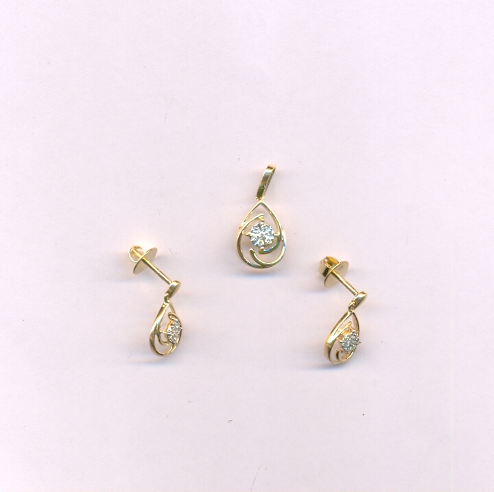 DIAMOND HALF SET PENDENT FANCY