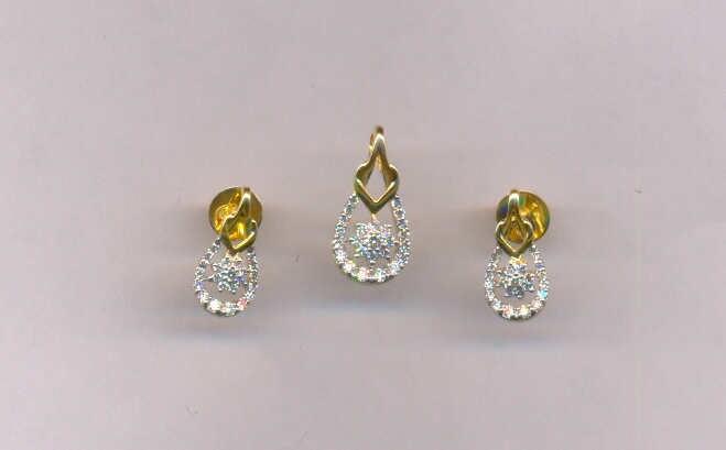 DIAMOND HALF SET PENDENT FANCY