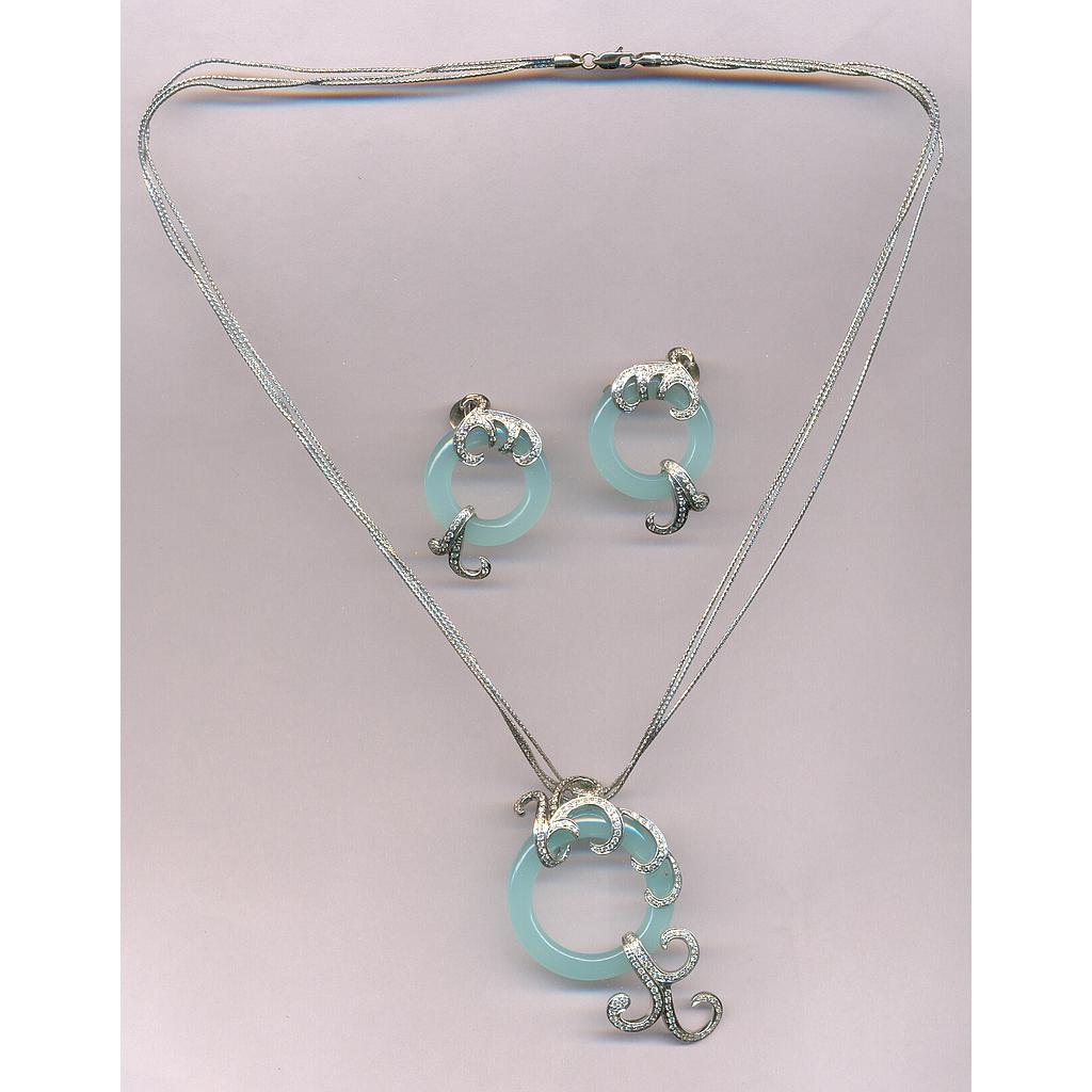 DIAMOND HALF SET PENDENT FANCY