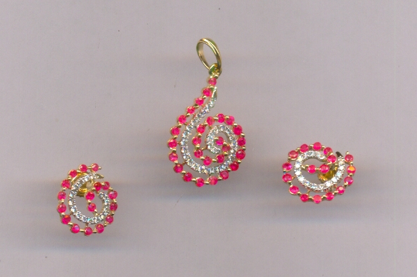 DIAMOND HALF SET PENDENT FANCY