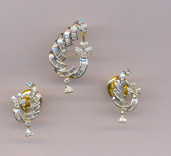 DIAMOND HALF SET PENDENT GENERAL