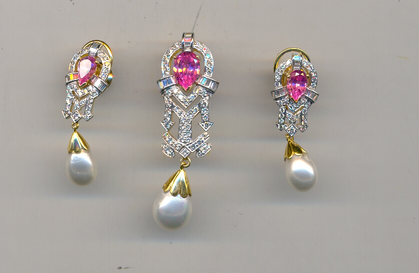 DIAMOND HALF SET PENDENT GENERAL
