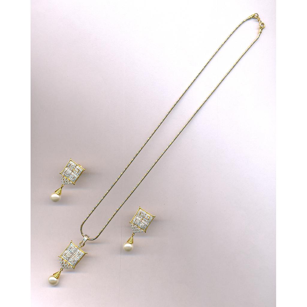 DIAMOND HALF SET PENDENT GENERAL
