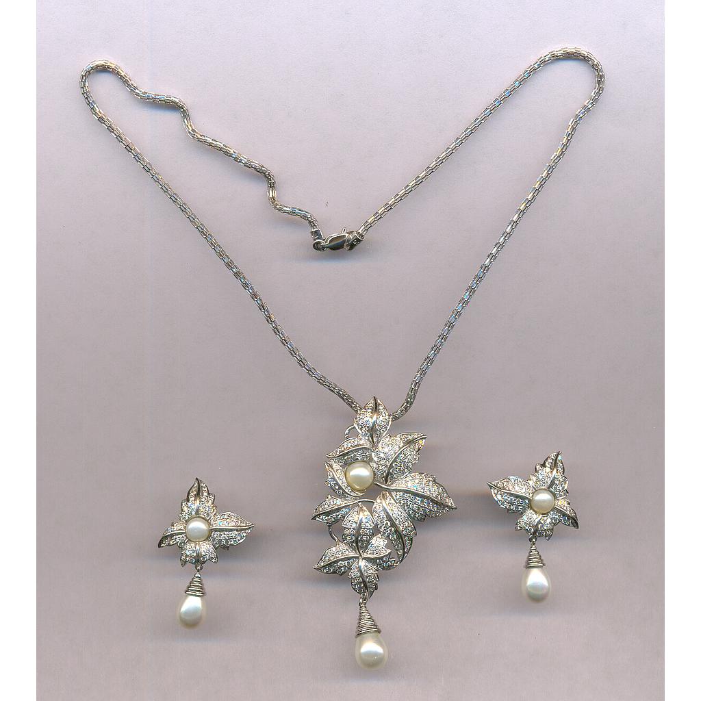DIAMOND HALF SET PENDENT GENERAL
