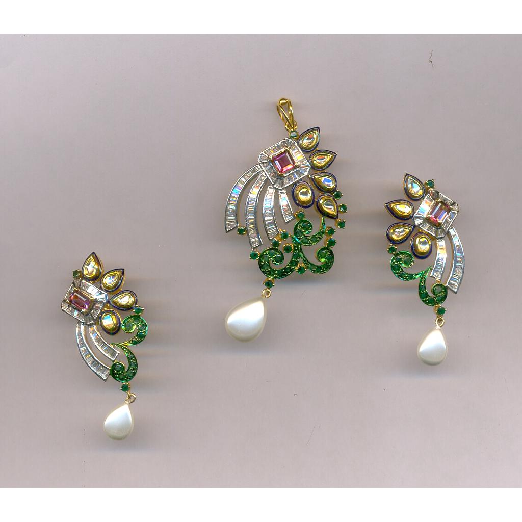 DIAMOND HALF SET PENDENT POLKI
