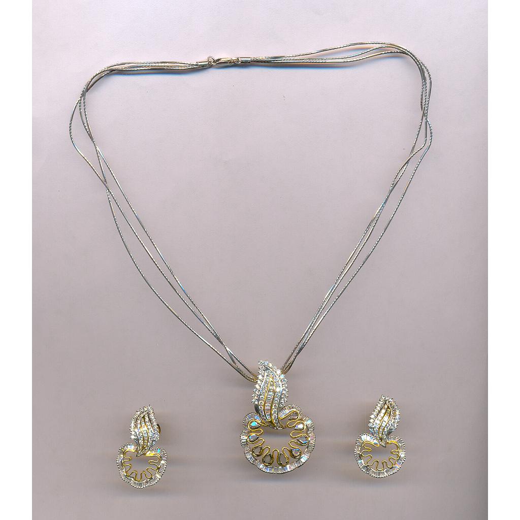 DIAMOND HALF SET PENDENT POLKI
