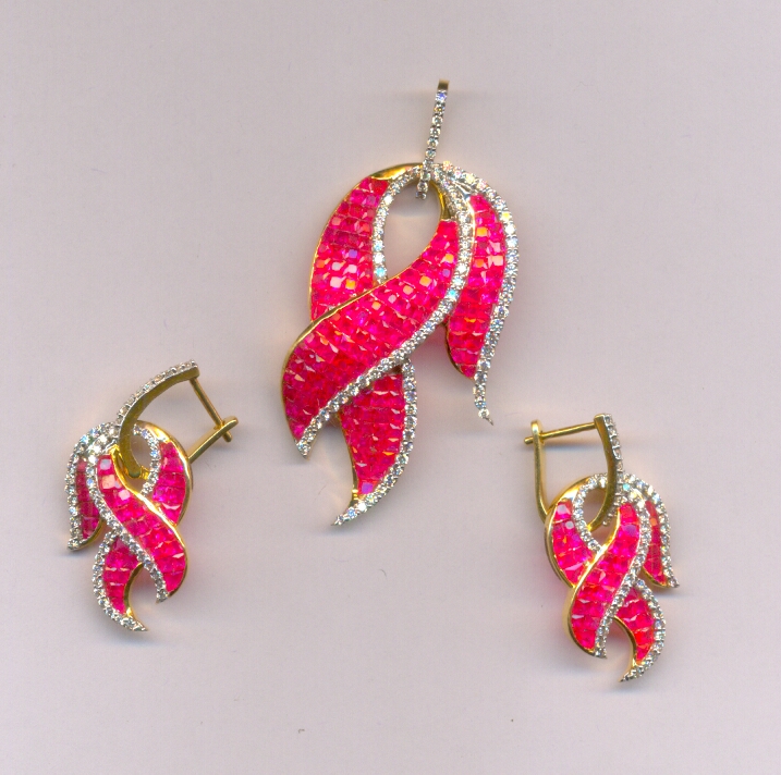 DIAMOND HALF SET PENDENT