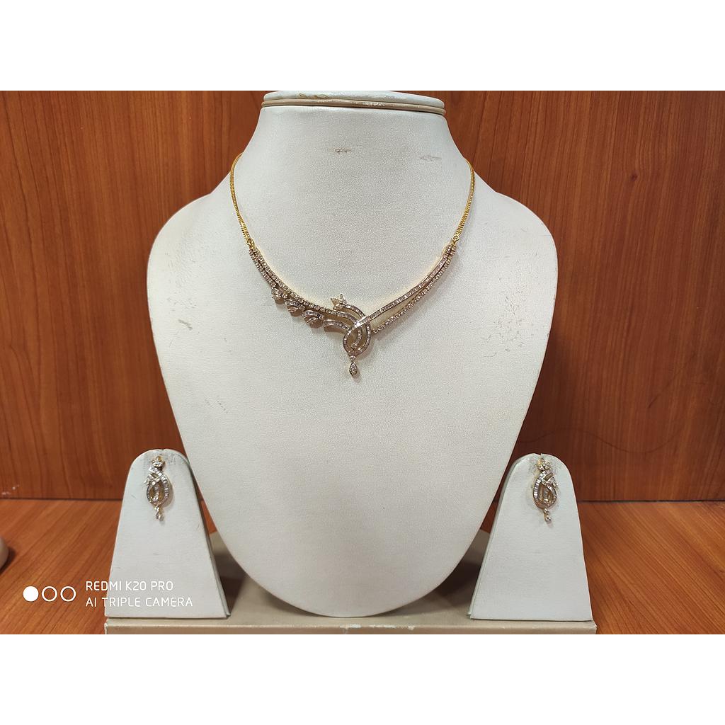 DIAMOND HALF SET PENDENT