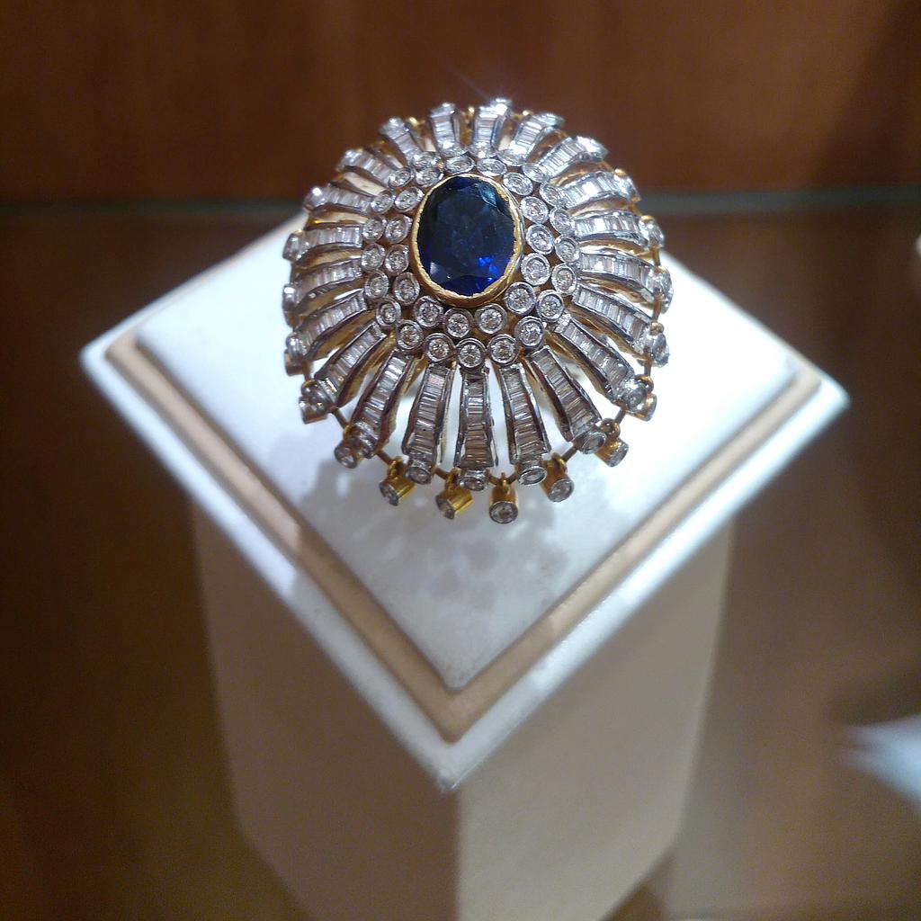 DIAMOND RING