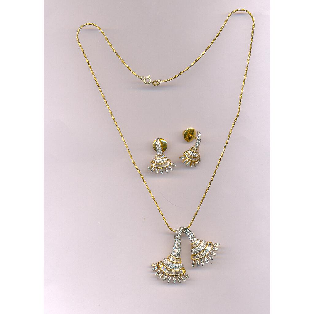 DIAMOND SET PENDENT EXCLUSIVE