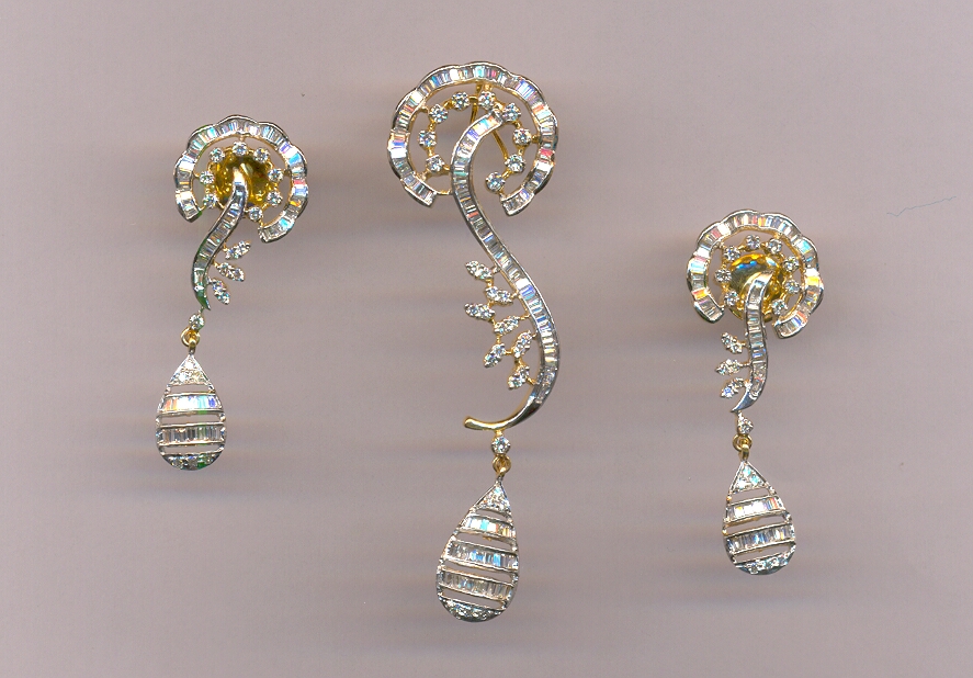 DIAMOND SET PENDENT FANCY