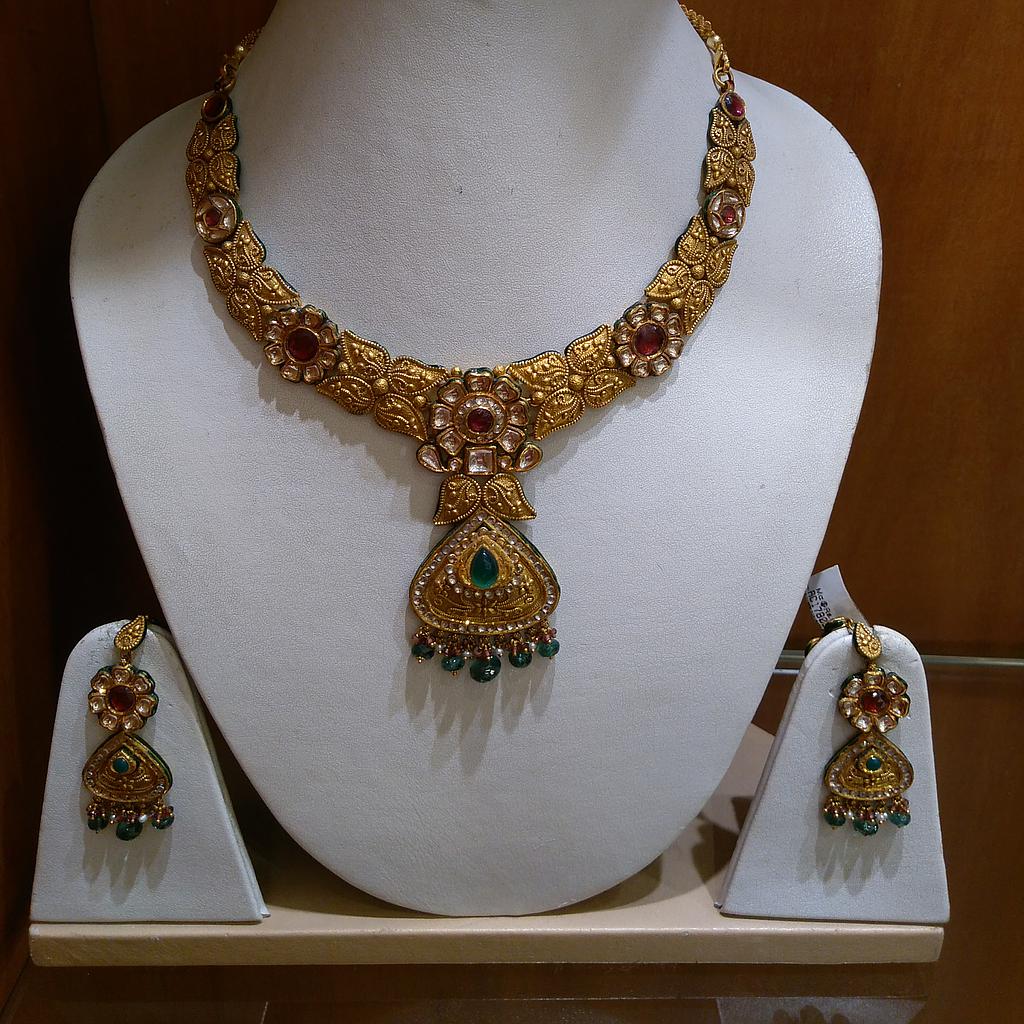 GOLD HALF SET ROUND ANTIQUE EXCLUSIVE