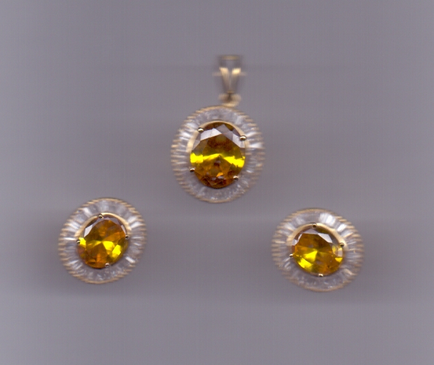GOLD HALF SET PENDENT PLAIN EXCLUSIVE