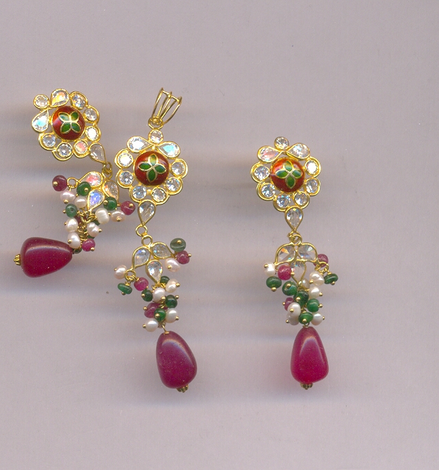 GOLD HALF SET PENDENT PLAIN EXCLUSIVE