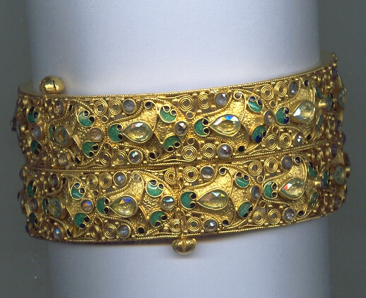 GOLD BANGLE ANTIQUE EXCLUSIVE