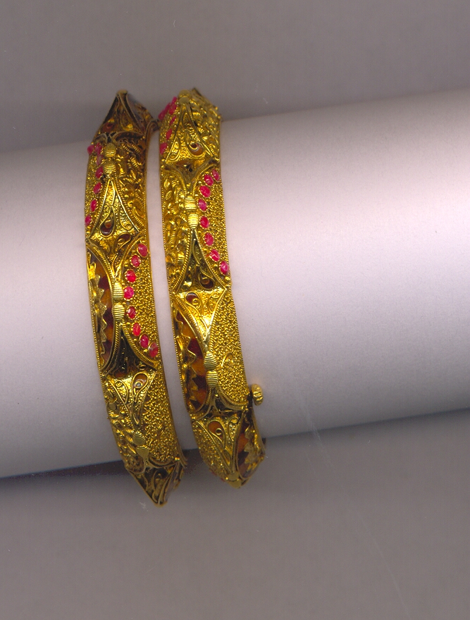 GOLD BANGLE ANTIQUE EXCLUSIVE
