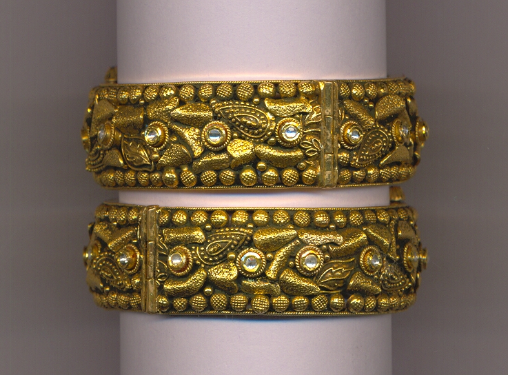 GOLD BANGLE ANTIQUE EXCLUSIVE